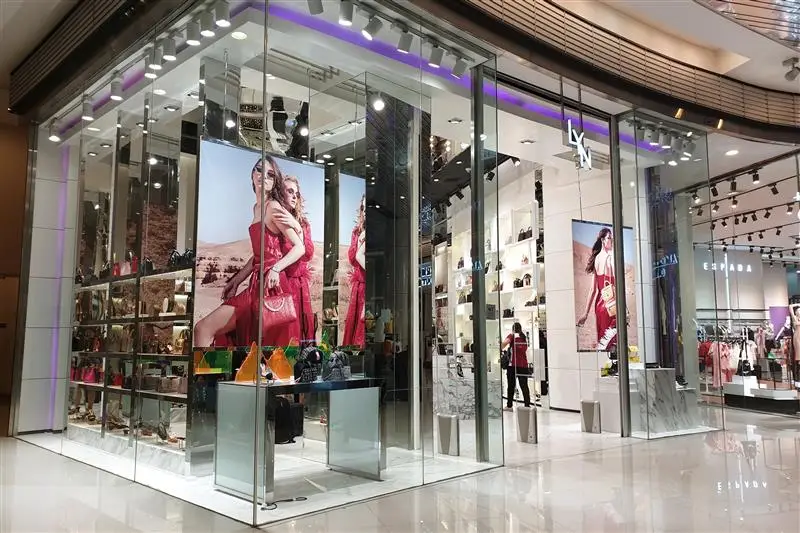 5 Visual Merchandising Tricks to Make Shoppers Spend More